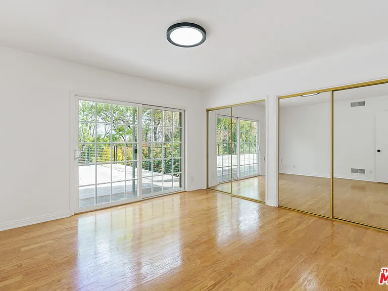 2208 Winona Blvd — Photo 10
