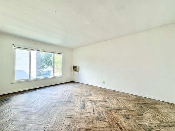 5th image of 8231 De Longpre Ave APT 11