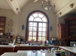 32 Jackson Rd, Clarendon Hills, IL 60514