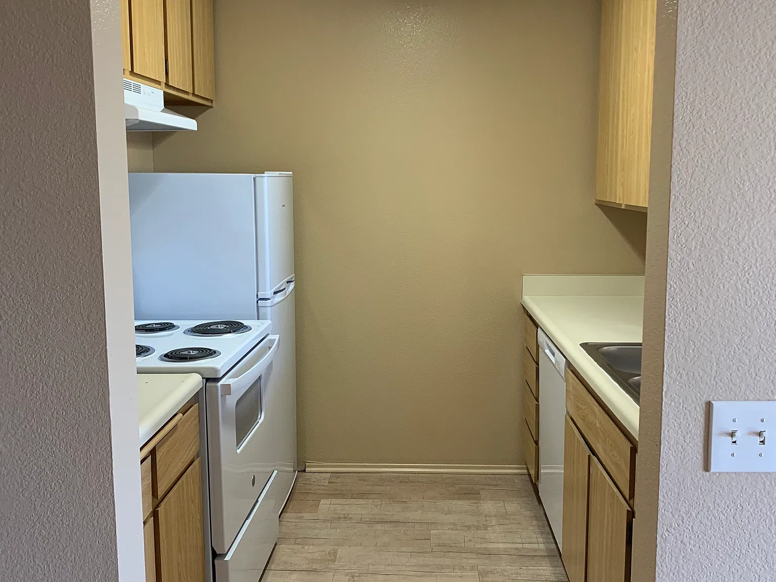 2 bed, 890 sqft, $1,900 — Photo 2