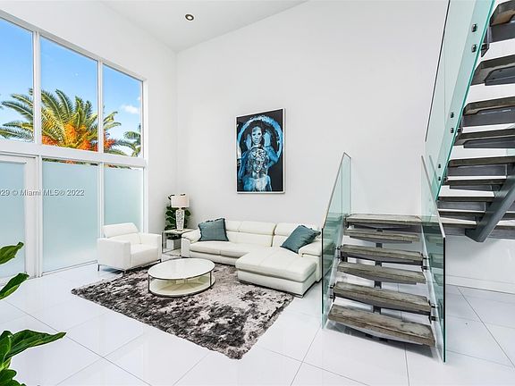 2nd image of 1010 N Venetian Dr #0