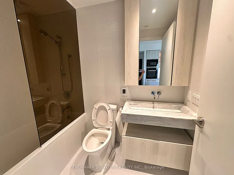 11 Yorkville Ave #3604 — Photo 6