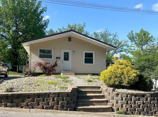 419 E Curry St, Fairfield, IL 62837
