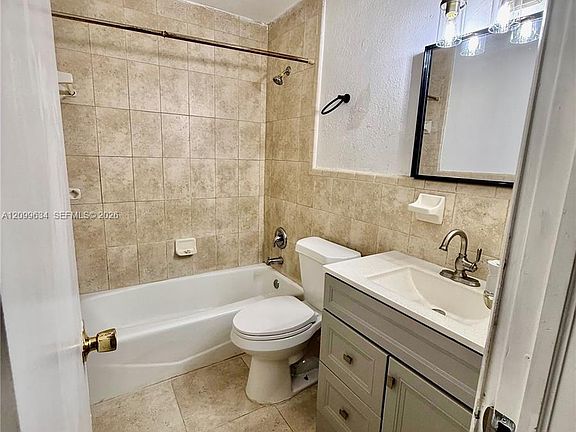 3rd image of 1002 S 28th Ave