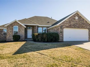 1364 Shook Dr, Cave Springs, AR 72718