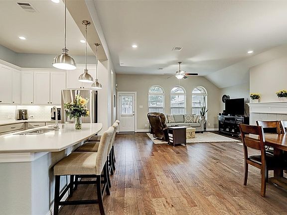3rd image of 29810 Norwood Canyon Ln