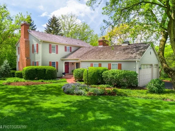 25572 N Tuscarora Ct, Lake Barrington, IL 60010