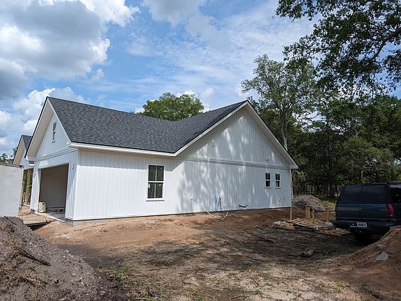 3rd image of 27 Tree Top Ln