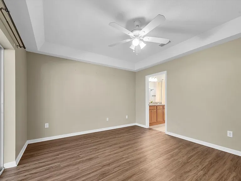 10825 Newbridge Dr — Photo 17