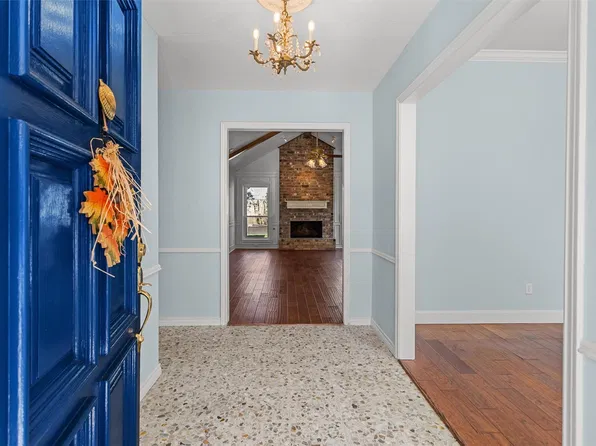 6502 Castle Lane Dr, Houston, TX 77066