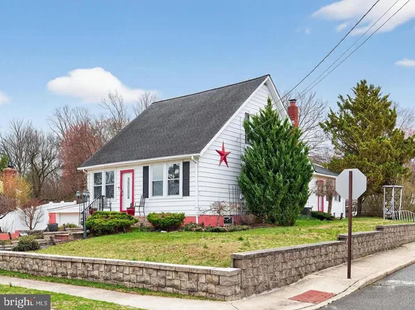 152 E 7th St, Burlington, NJ 08016