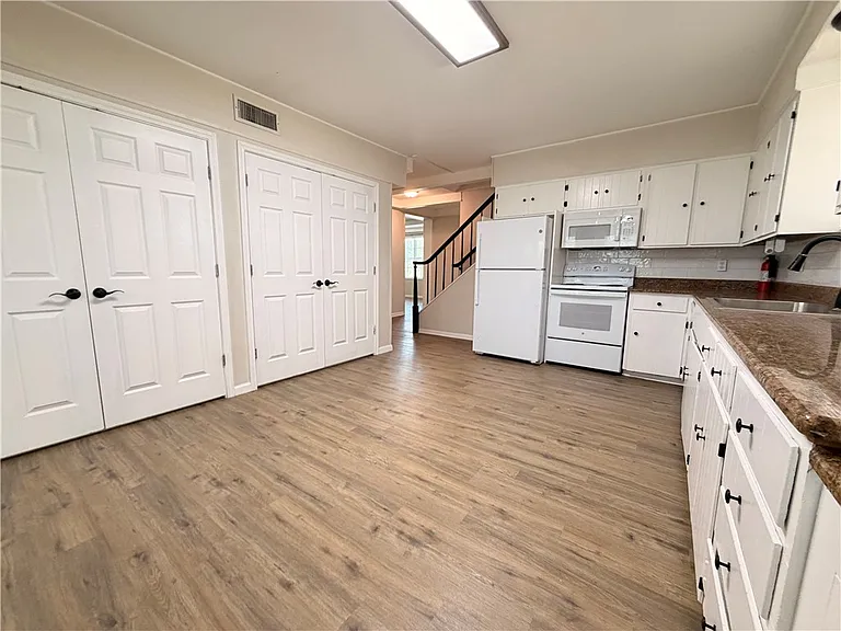 11150 Up River Rd — Photo 11