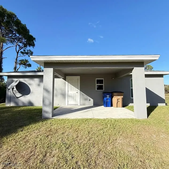 3 bed, 2.0 bath, 1143 sqft, $2,000 — Photo 2