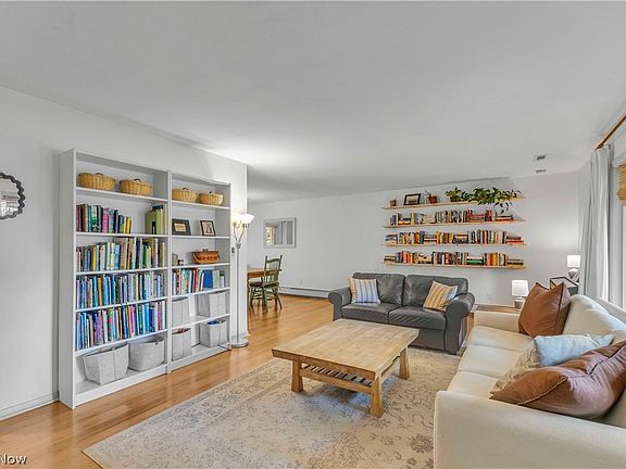 4th image of 218 James Cir
