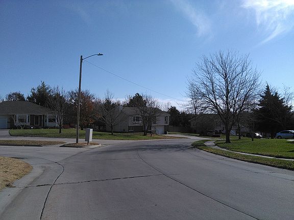 5th image of 1418 Holly Ln