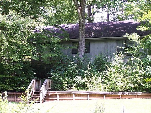 3rd image of 827 Hill Ln