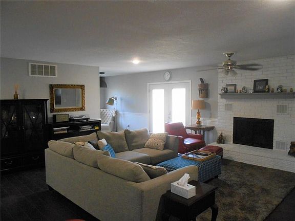 4th image of 1304 N Hills Blvd
