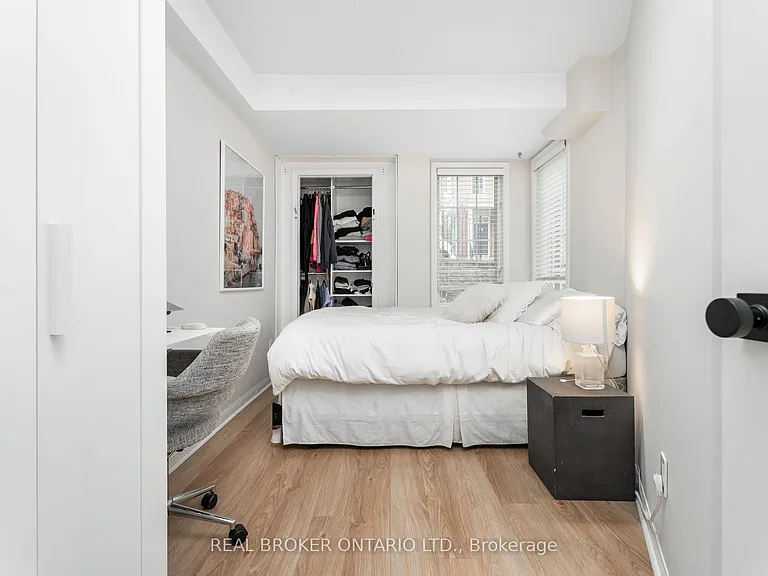 11 Niagara St W #32 — Photo 22
