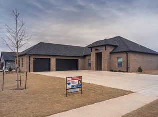 6824 SW Woodstock Ave, Lawton, OK 73505