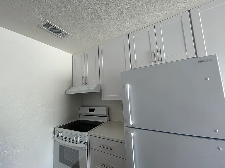 302 Bonnie Dr #A — Photo 2