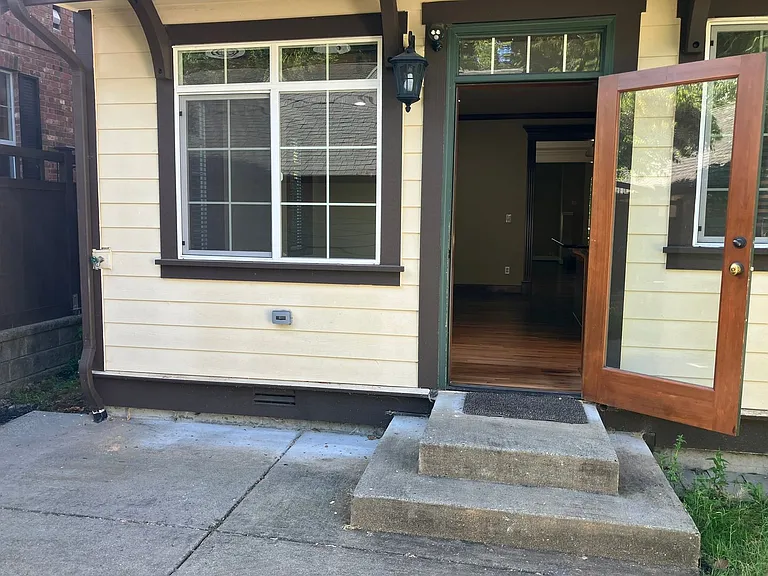 2612 NE Park Dr — Photo 8