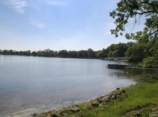 1951 Clubview Dr, Bloomfield Hills, MI
