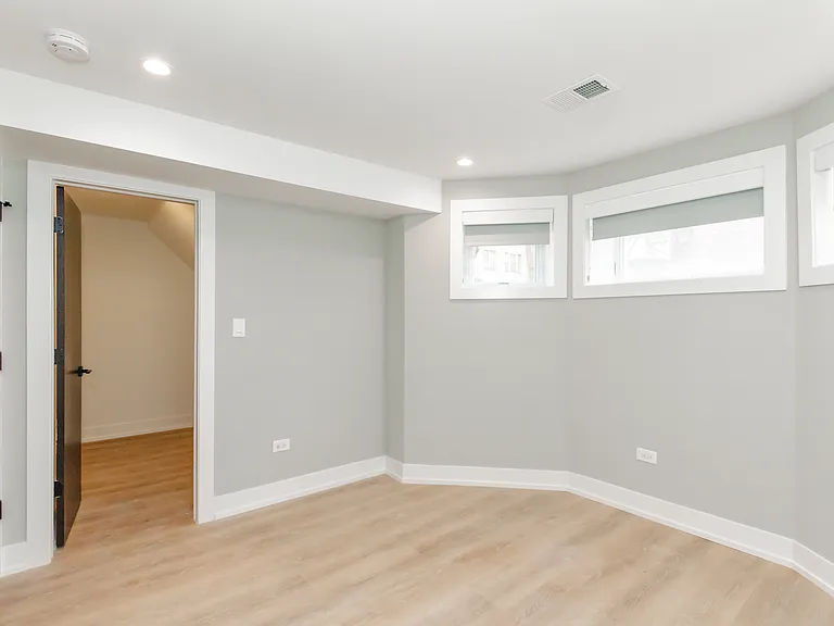 716 S Laflin St #1F — Photo 13