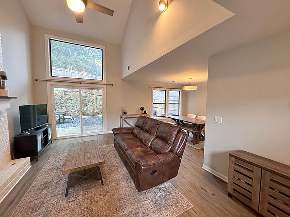 4th image of 1141 Berkley Dr SE