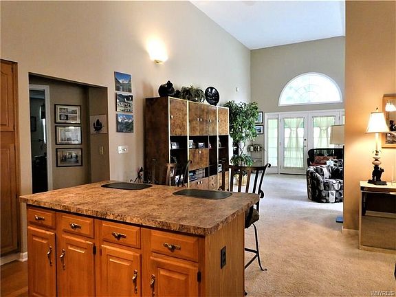 4th image of 5 Cobblestone Ln