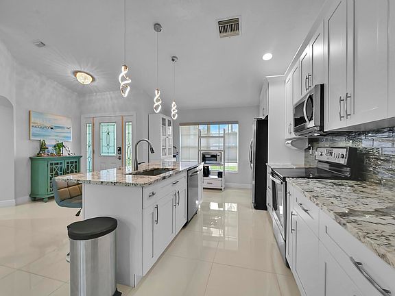 5th image of 1426 SW Melrose Avenue