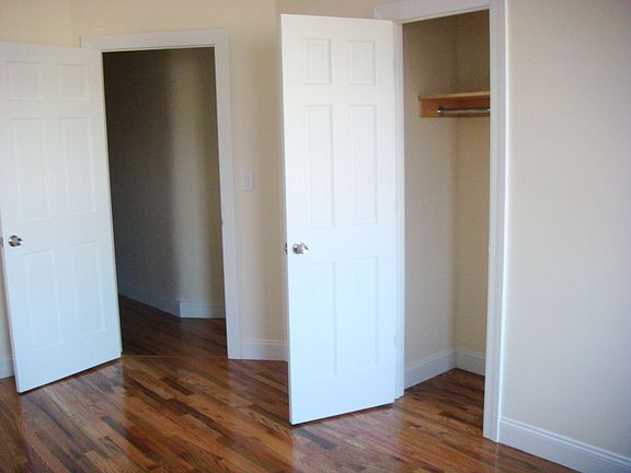 5th image of 2558 35th St #D1