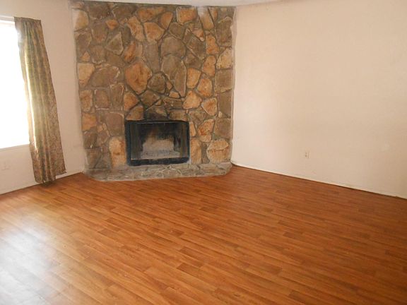 4th image of 1320 Northcliff Ave