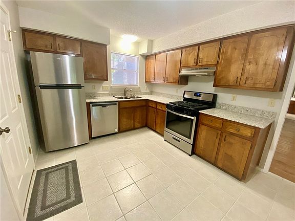 5th image of 6608 Woodhue Dr