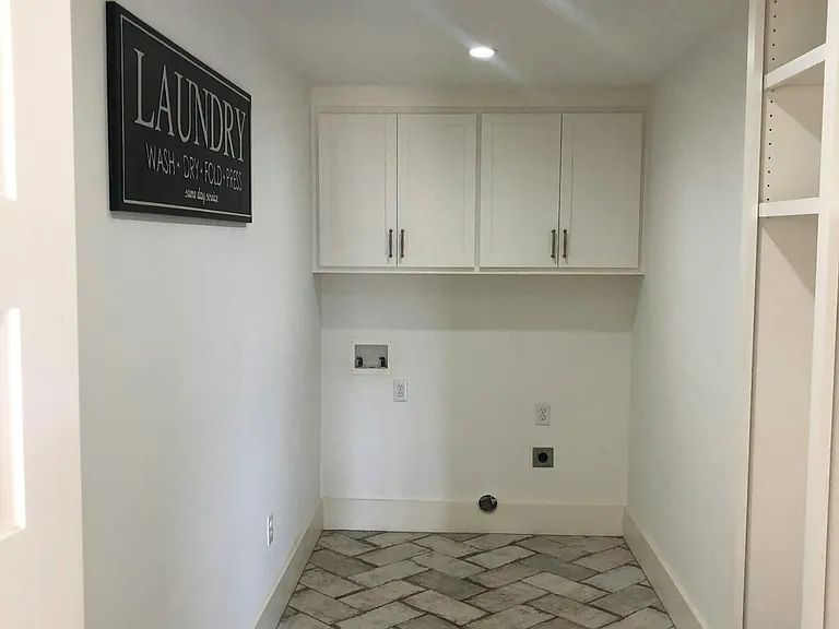 461 Silver Ln — Photo 12
