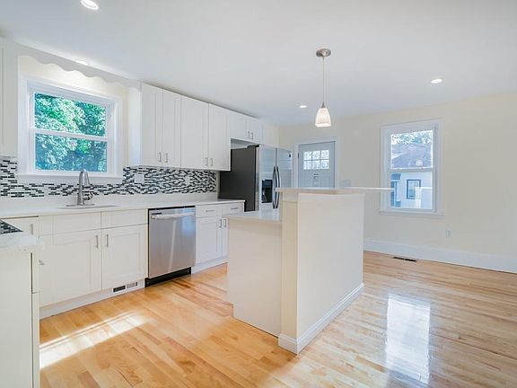 4th image of 127 Belmont St