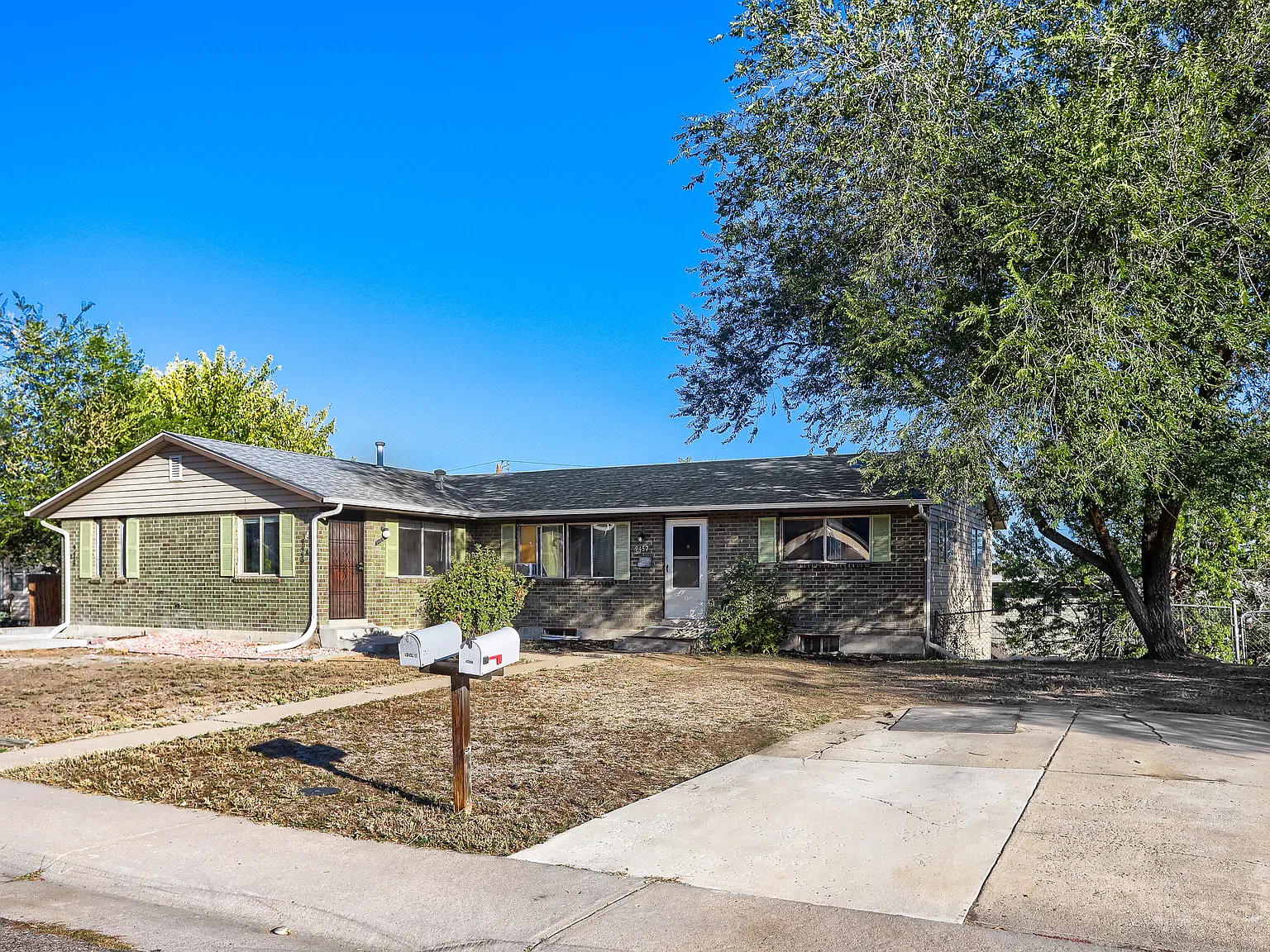 4 bed, 2000 sqft, $3,400 — Photo 2