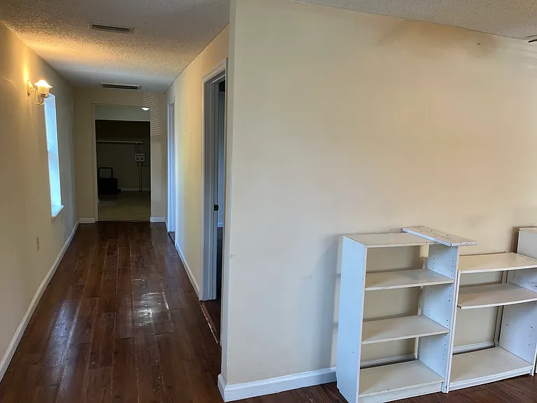 409 N Pine Ave — Photo 3