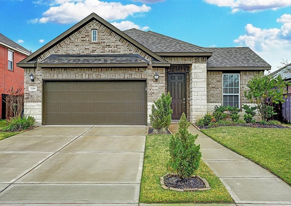 2208 Brookdale Ridge Trace is in the desirable Riverstone Ranch ranch development. This is a Meritage Homes custom build. The ho