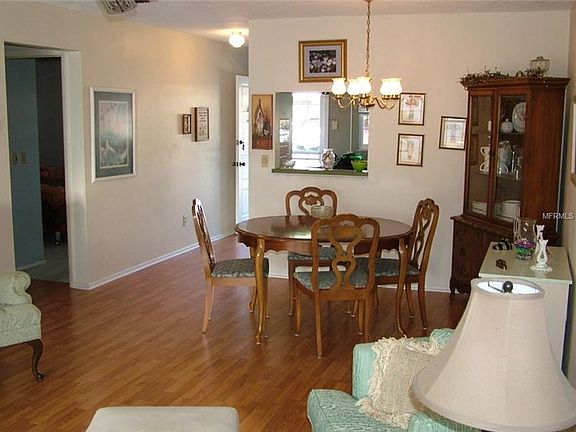 3rd image of 1027 De Soto Dr
