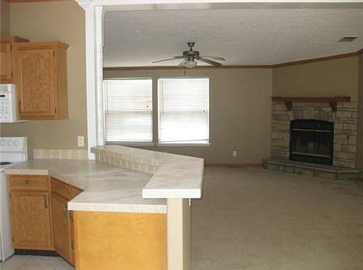 4th image of 24570 Willow Ln