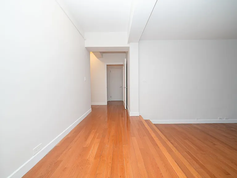 400 E 57th St #8M — Photo 12