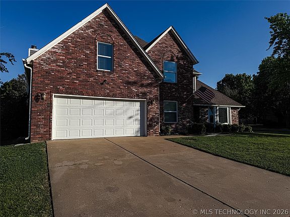 2nd image of 1310 E Concord Pl