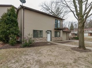 5321 Newport Dr, Lisle, IL