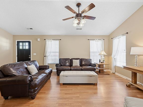 4th image of 117 Edwards Ln.