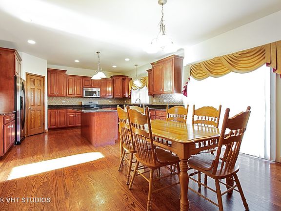 5th image of 9741 Merton Ave