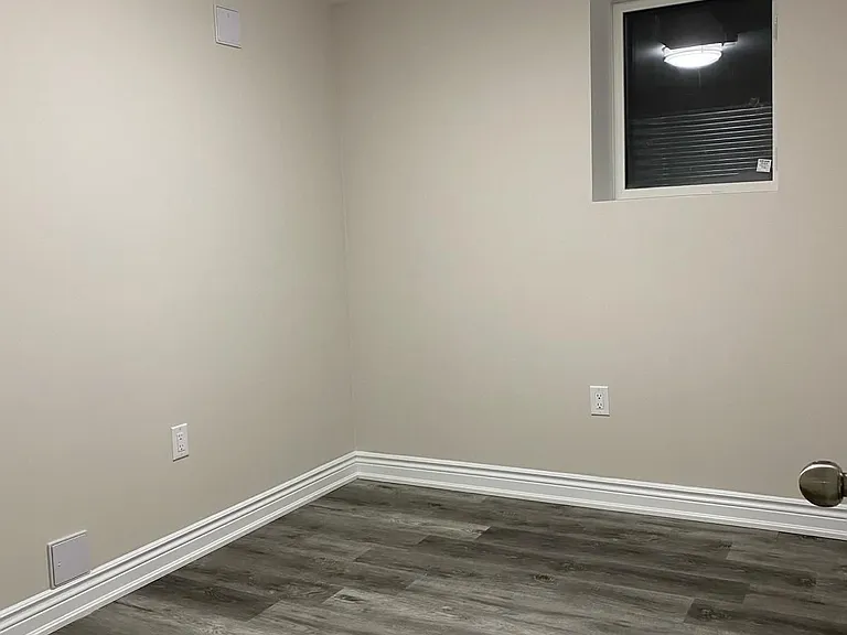 309 Alexander Cres NE — Photo 10
