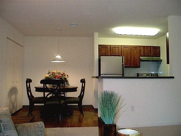 Breakfast bar and dining room