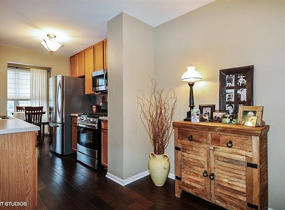 3rd image of 2964 White Thorn Cir