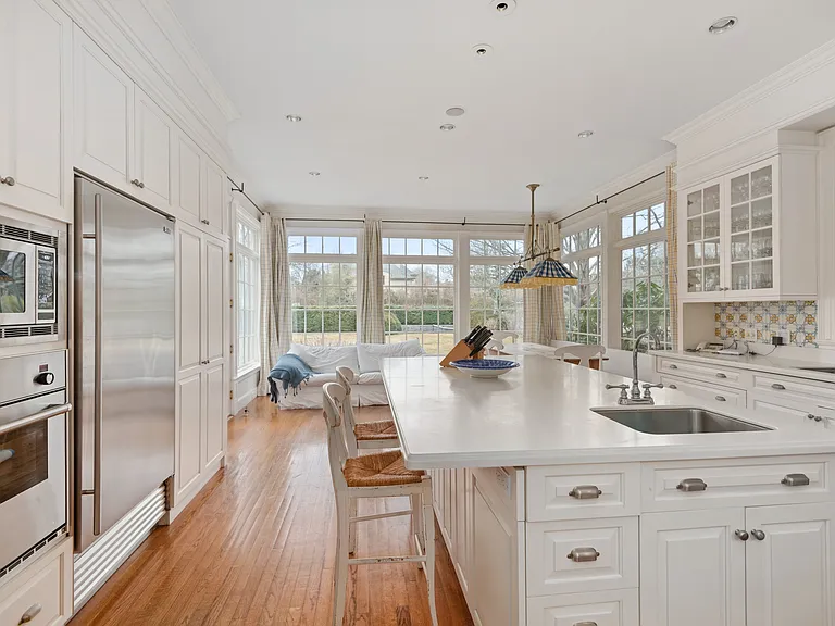 223 Halsey Neck Ln — Photo 4