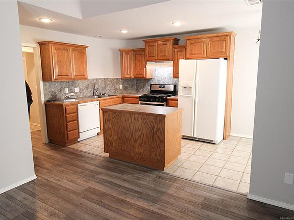 4th image of 609 N Elizabeth St